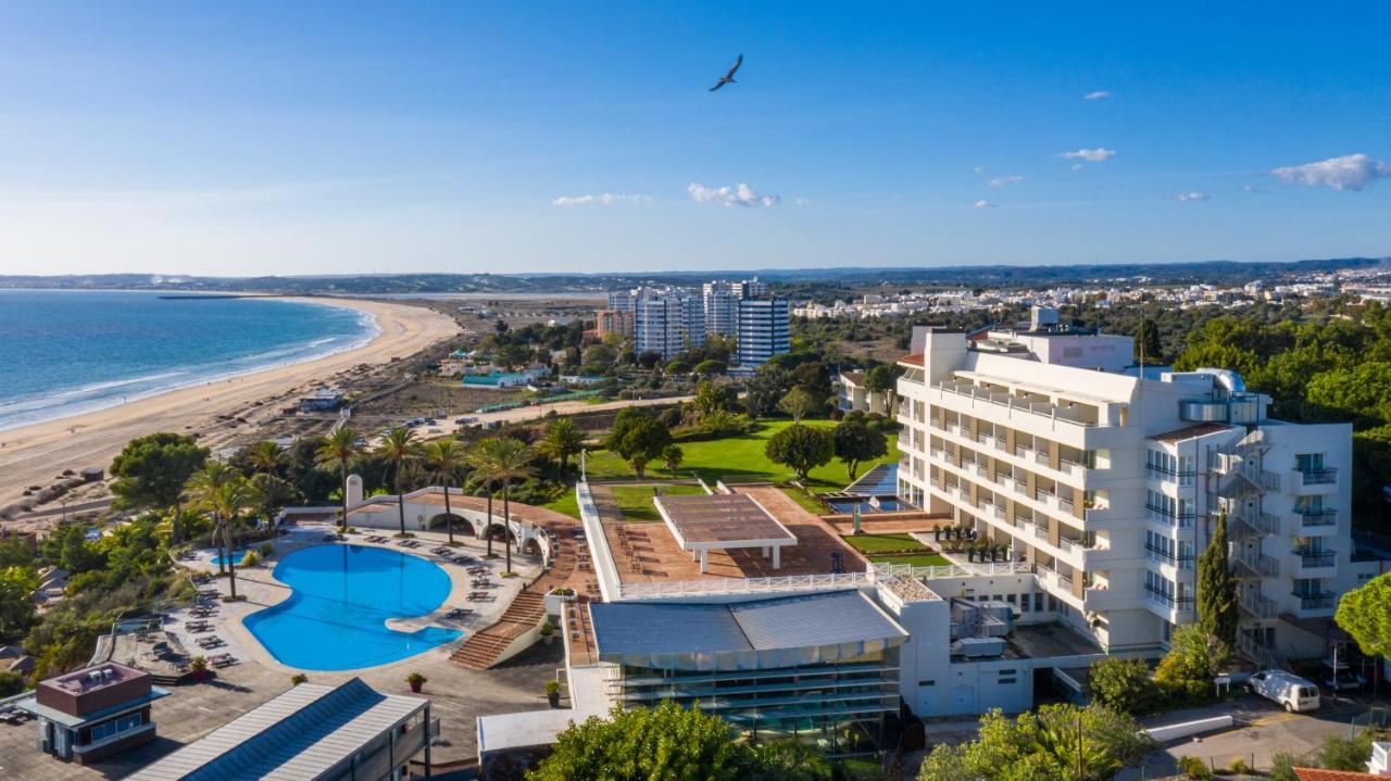 โีรงแรมเพสทานา อัลวอร์ ไพร บีช&กอล์ฟ รีสอร์ท ภายนอก รูปภาพ Aerial view of the resort
