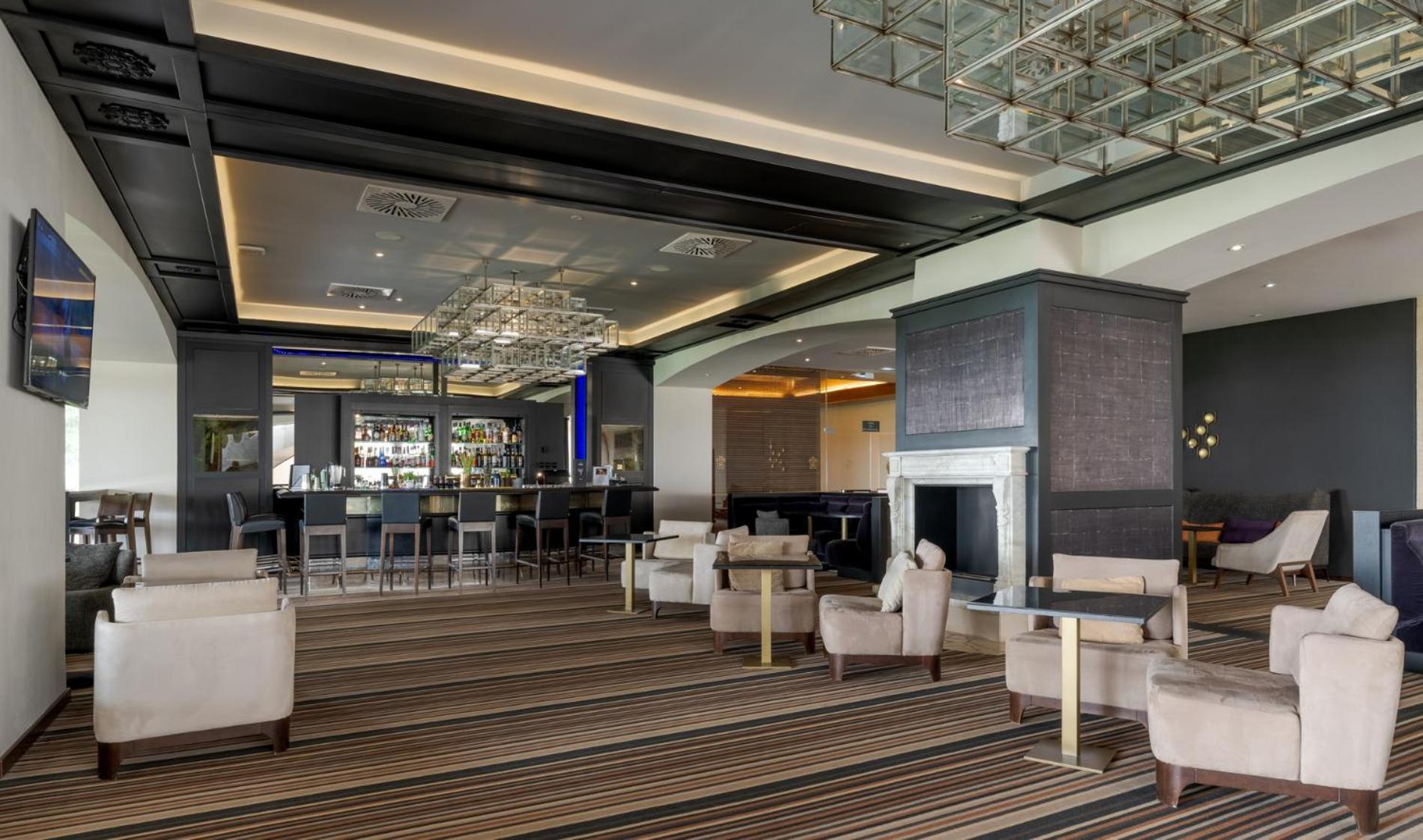 โีรงแรมเพสทานา อัลวอร์ ไพร บีช&กอล์ฟ รีสอร์ท ภายนอก รูปภาพ The lounge at the airport
