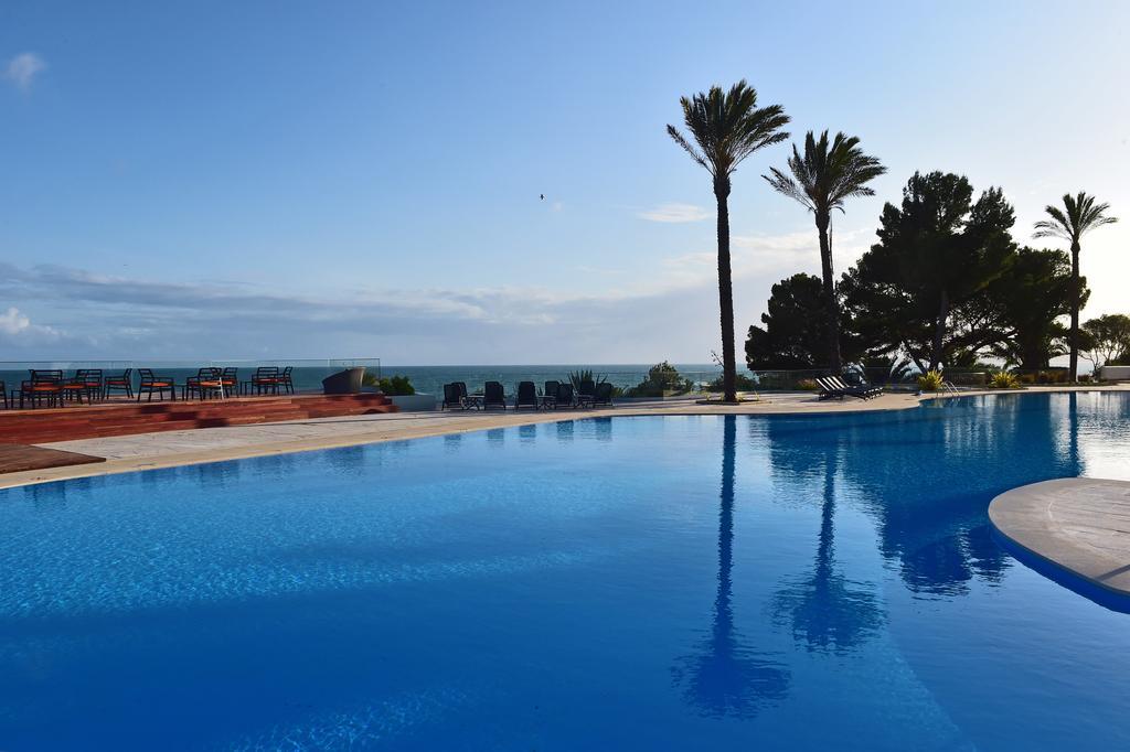 โีรงแรมเพสทานา อัลวอร์ ไพร บีช&กอล์ฟ รีสอร์ท ภายนอก รูปภาพ A swimming pool in Tunisia